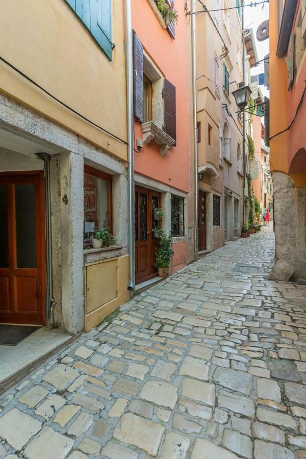 Studio Yellow Flower Rovinj Exterior photo